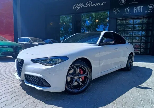 ostrzeszów Alfa Romeo Giulia cena 235900 przebieg: 1, rok produkcji 2024 z Ostrzeszów